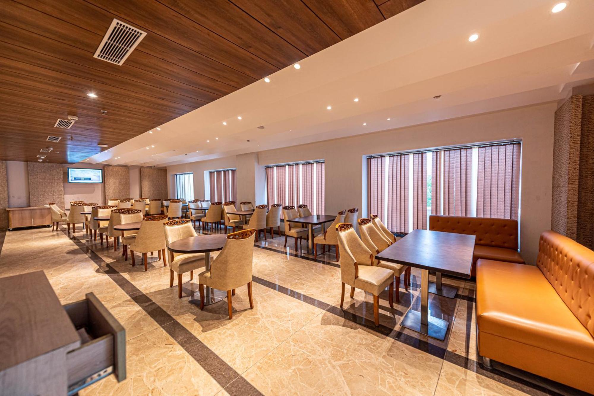 The Elite Lucknow Convention Hotel Exteriér fotografie